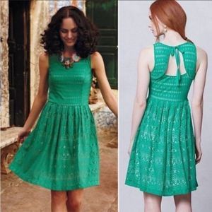 Anthropologie laser cut Kelley green eyelet lined fit & flare dress size small.